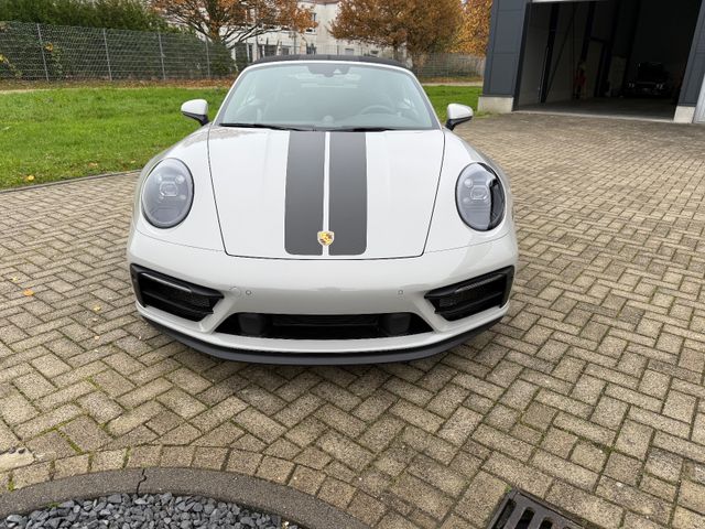 Fahrzeugabbildung Porsche 992 GTS Cabrio,Bose,Carbon,GTS Paket,Komfortzug.